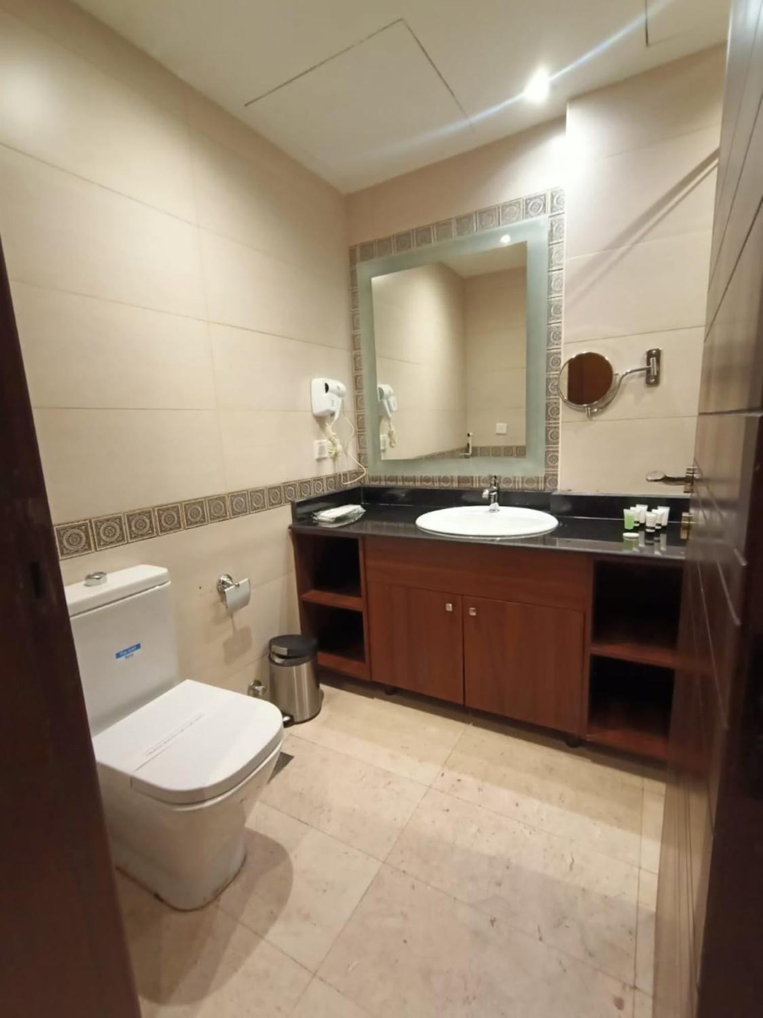 Quiet Jeddah Al Hamra Hotel Ngoại thất bức ảnh